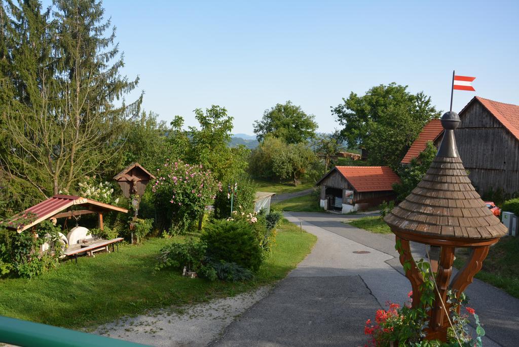 Gaestehaus Schmid Sankt Johann im Saggautal Exterior photo